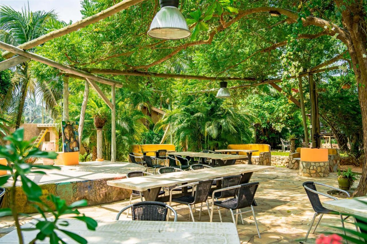 Kokrobite Gardens Restaurant And Guest House المظهر الخارجي الصورة