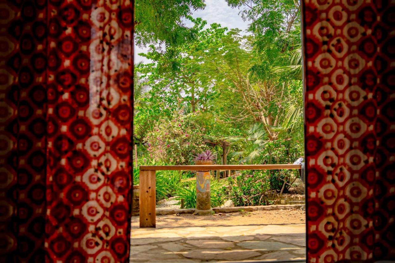 Kokrobite Gardens Restaurant And Guest House المظهر الخارجي الصورة